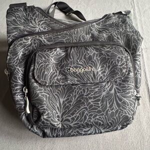 Baggallini Black Gray Floral Crossbody Bag